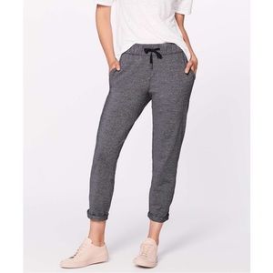 Lululemon On the Fly Gray Heathered Pant size 4